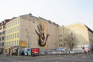 Under-Der-Hand-Street-Art-by-CASE-Maclaim-in-Berlin-1024x682